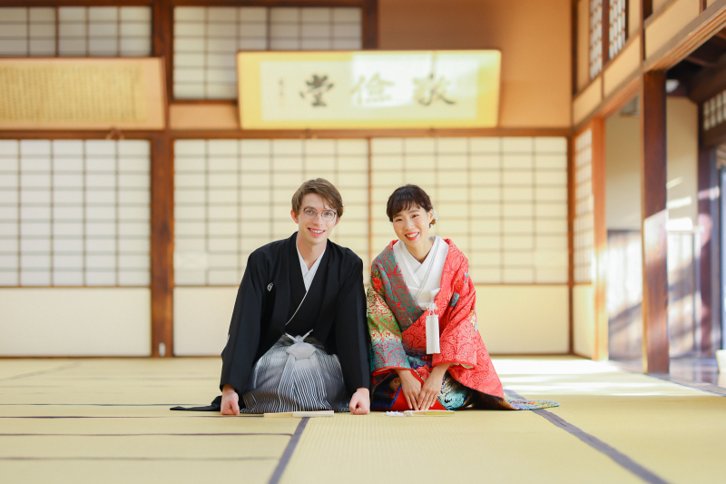 和部屋で正座ショット♪