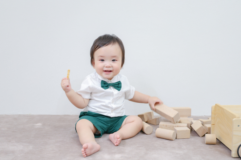 おやつを持ってニコッ♪