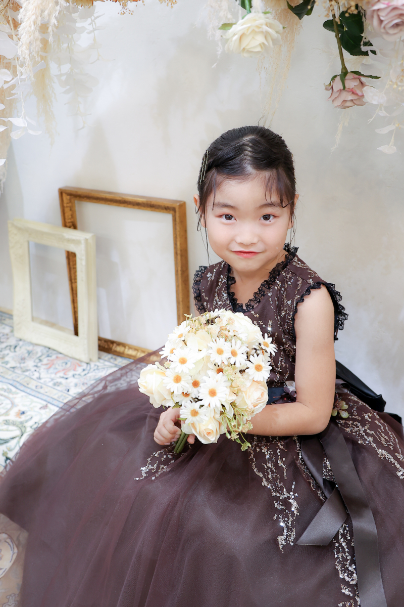 ドレス姿にブーケを持って★