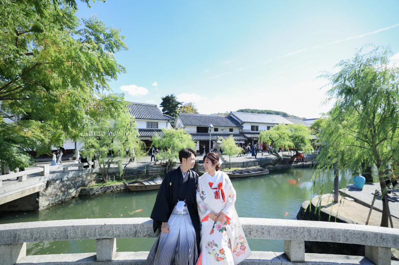 美観地区の街並みと共に…