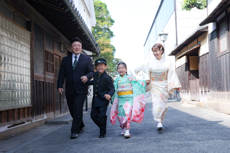 手をつないでスキップ♪