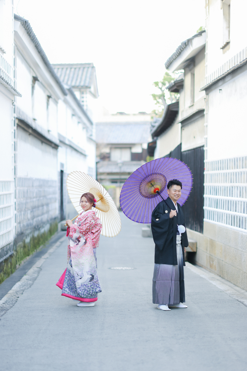 裏路地で…