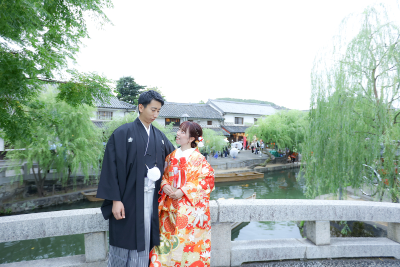 美観地区の街並みを背景に★