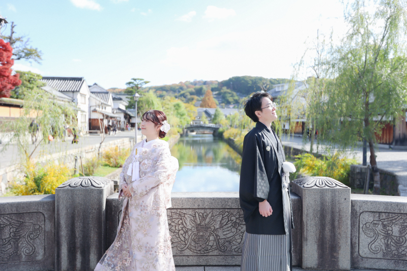 倉敷川を背景に