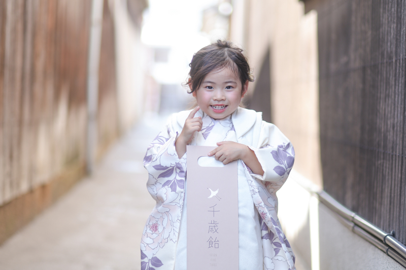 千歳あめを持って♥