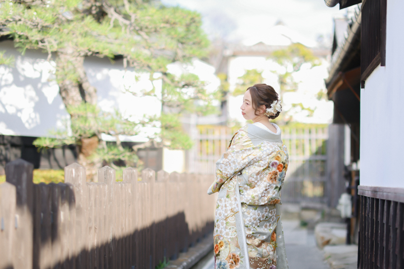 新作の淡い色打掛