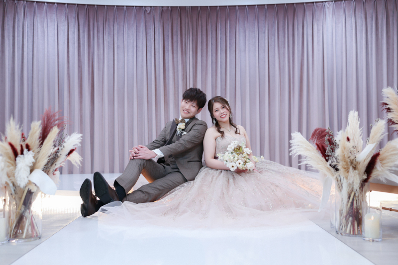 並んで座るショット