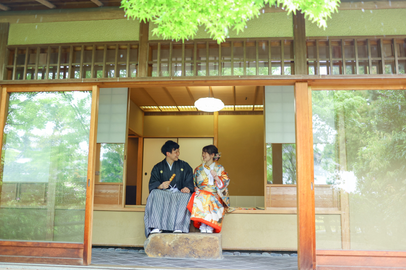 大好きなお団子を食べながら♪