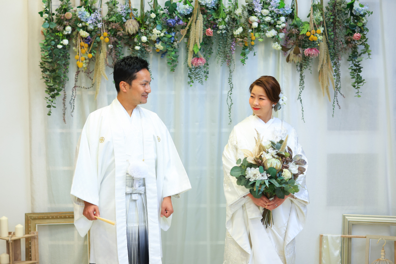 お花をバックに