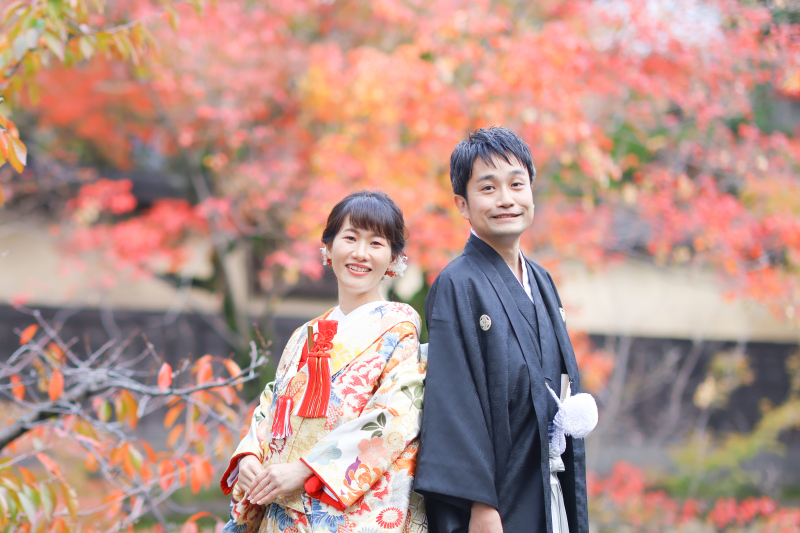 紅葉を背景に♡