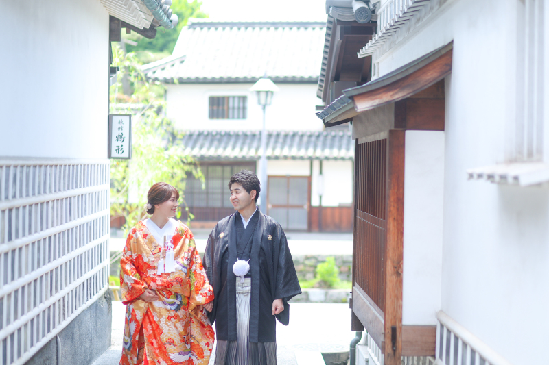 柔らかな日差しがお2人を包み込んで、朗らかなお写真に♪お2人のお人柄を現したようなお写真です＾＾