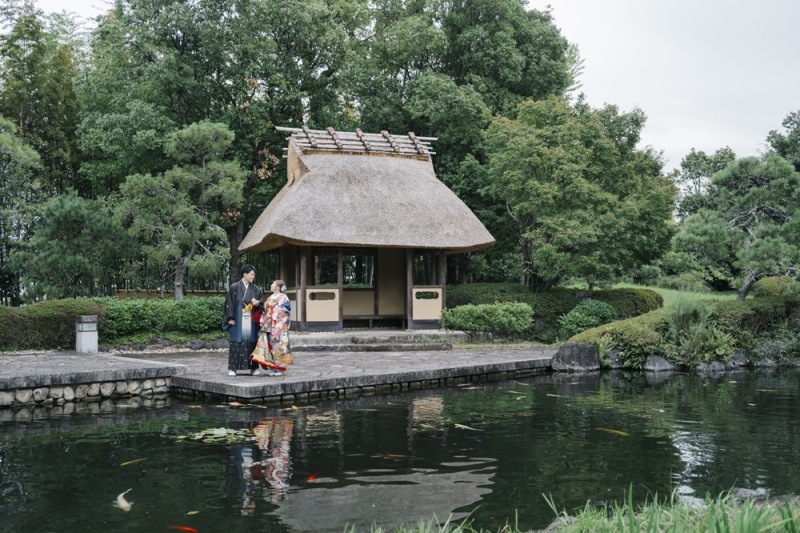 池に反射しているおふたりにも注目☆彡