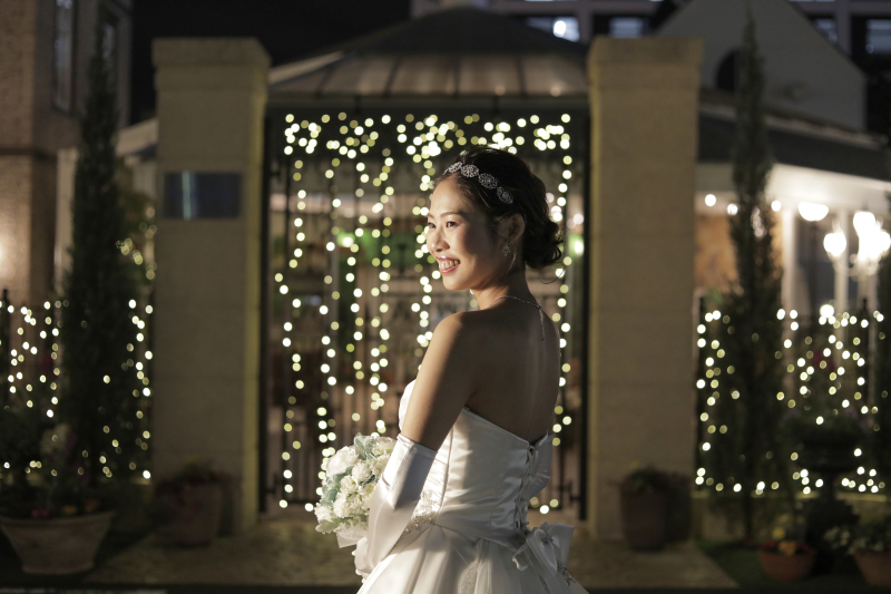 イルミネーションの輝く中でのソロショット