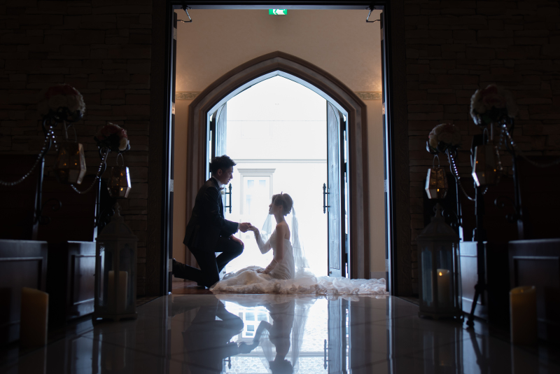 バージンロードに映るおふたり