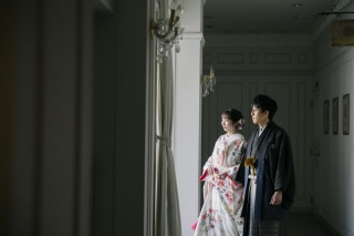 光の陰影にメリハリをつけて｜色打掛×ウェディングドレス◇スタジオ