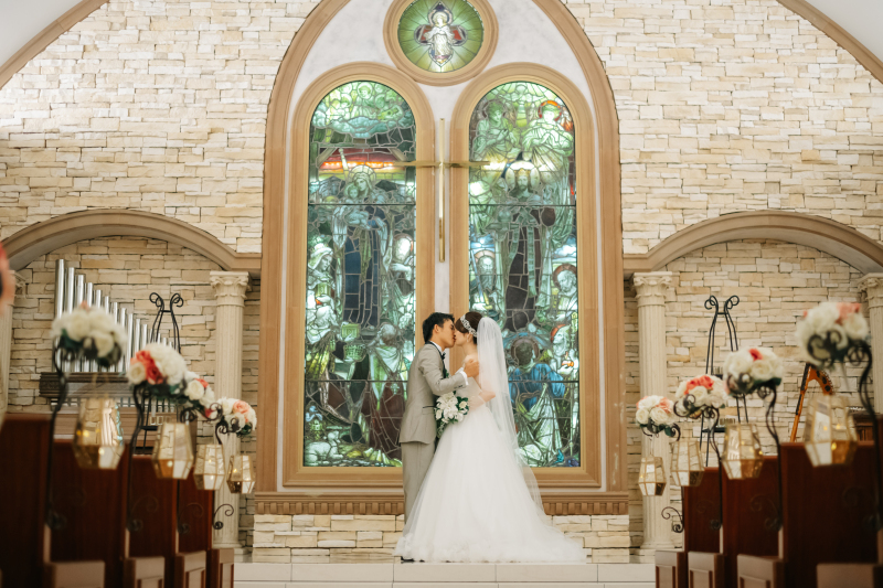 チャペルでのどきどきキスシーン♡