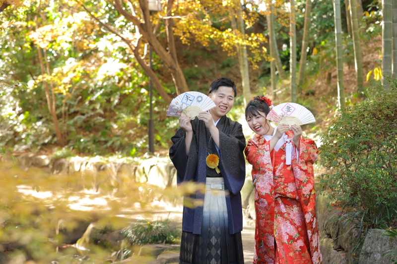 定番かわいい!扇を使って