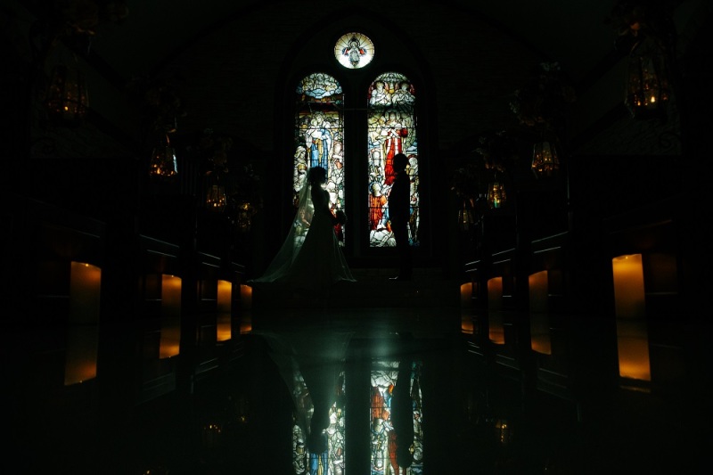 照明を落とすと...