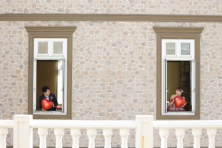 家族とともにフォトウェディング＆会食｜ウェディングドレス＆カラードレス◇スタジオ