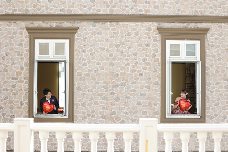 家族とともにフォトウェディング＆会食｜ウェディングドレス＆カラードレス◇スタジオ