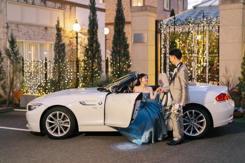 光り輝くイルミネーションとともに|ウェディングドレス&カラードレス◇スタジオ