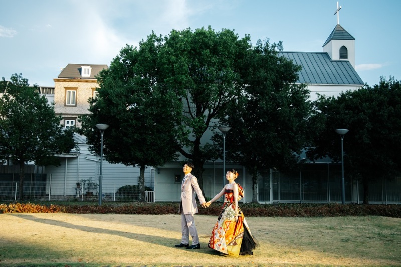 夕日が降り注ぐ公園にて