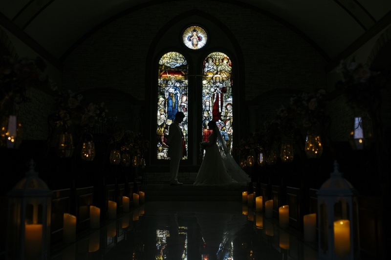 照明を完全に落とすと...