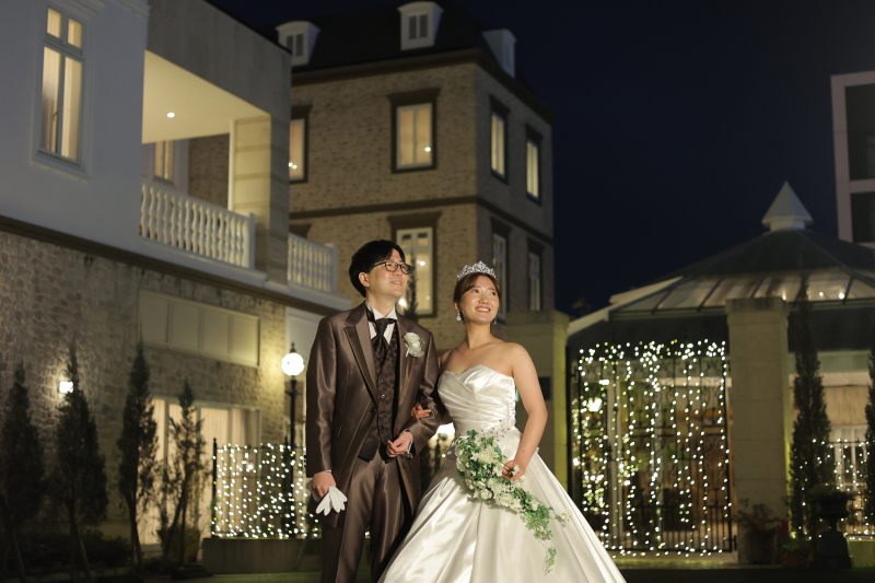 輝くスタジオをバックに・・・