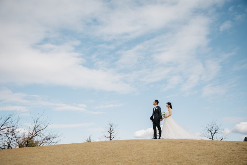 ウェディングドレスでも青空の下で
