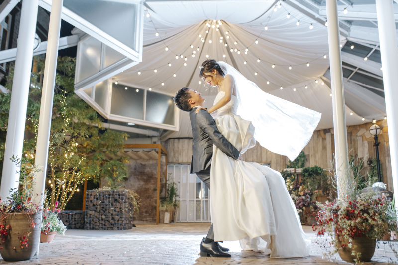 夜のガーデンでふんわりロマンティックに