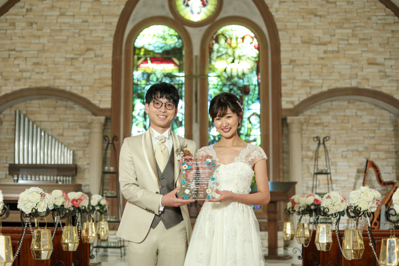 手作りの結婚証明書と一緒に