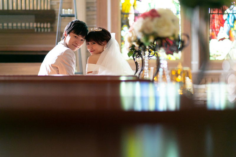 チャペルの椅子に腰かけて