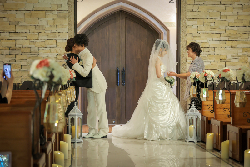 それぞれお母様に送り出されて