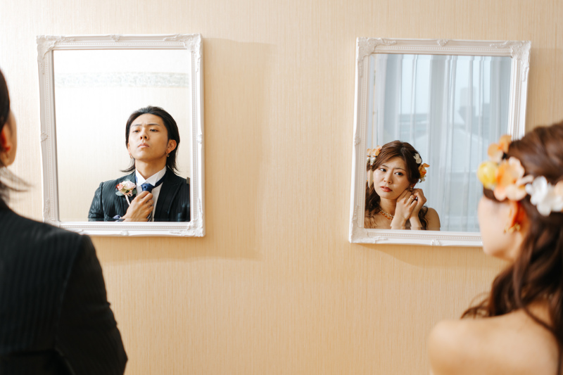 鏡越しに…お支度中♪