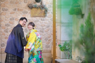 イエロー×グリーンの色打掛でキュートに♡｜色打掛×ウェディングドレス◇スタジオ