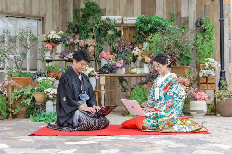 古典×近未来?和装でテレワーク!?