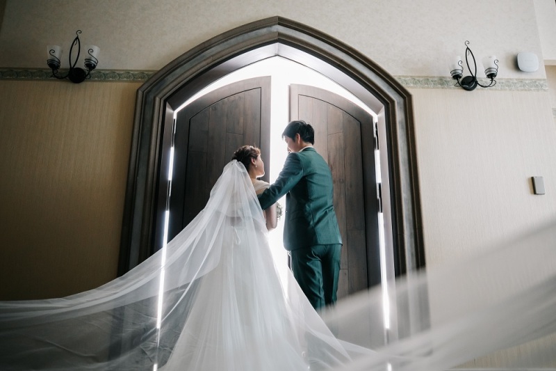 光を利用した幻想的フォトウェディング|ウェディングドレス◇スタジオ◇ペット