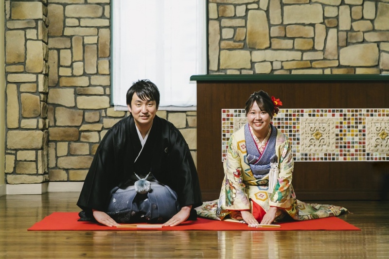 スタジオ内に戻って...