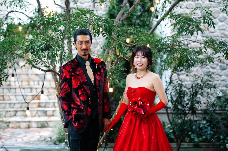 真紅のお衣裳で統一感をもたせて|ウェディングドレス&カラードレス◇スタジオ