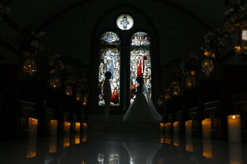 照明を落として...