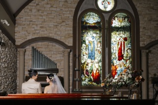 チャペルを堪能！｜ウェディングドレス◇スタジオ