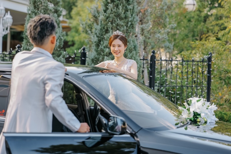 愛車とともにたいせつな1日を...｜ウェディングドレス◇スタジオ◇車