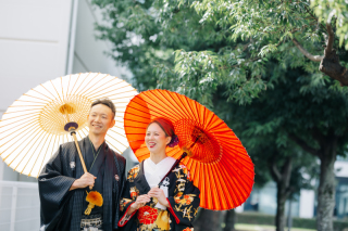 和装×洋装！ふたつの魅力を詰め込んだフォトウェディング｜色打掛×ＷＤ｜スタジオ