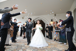 大切なゲストに囲まれて｜ウェディングドレス×カラードレス◇スタジオ撮影◇挙式