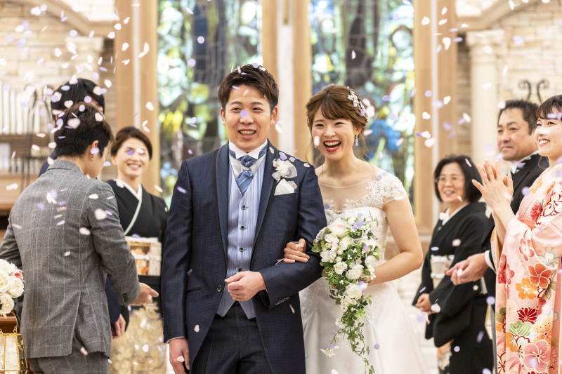 祝福のシャワー~笑顔いっぱいのおふたりに注目~