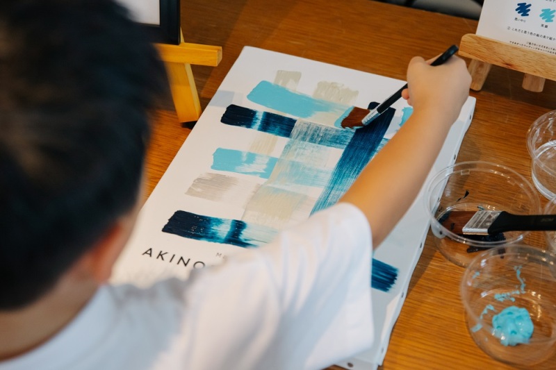 キャンバスに塗ってもらいます!