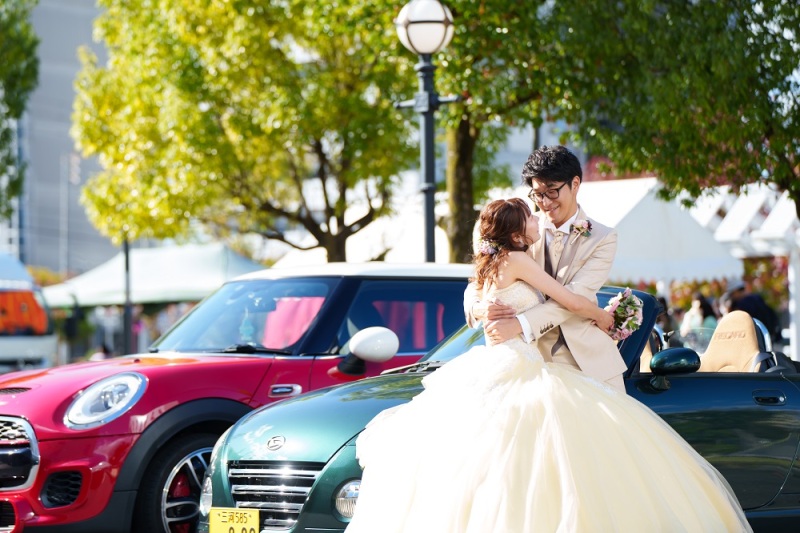 愛車をバックに