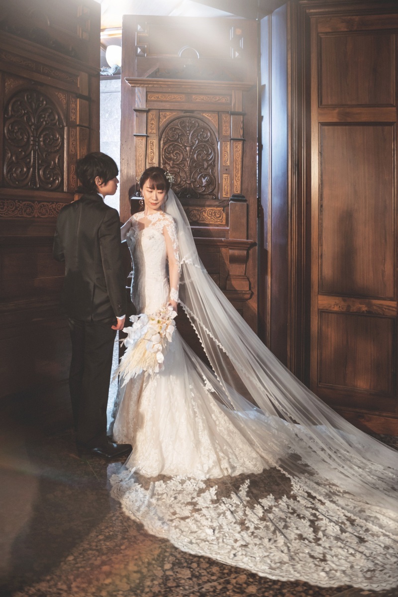 シックな雰囲気がお二人の魅力をさらに引き立てます