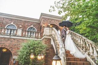 雨が降る中でのフォトウェディング