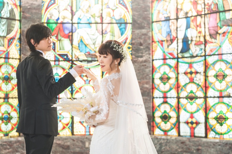 まずは王道のホワイトウエディングドレスで♪